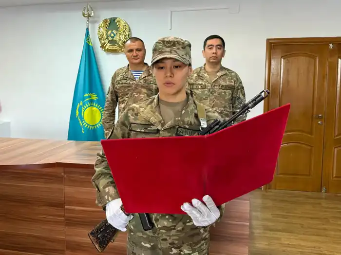 Армейская спортсменка, чемпион мира по боксу Алуа Балкибекова приняла Военную присягу (2)