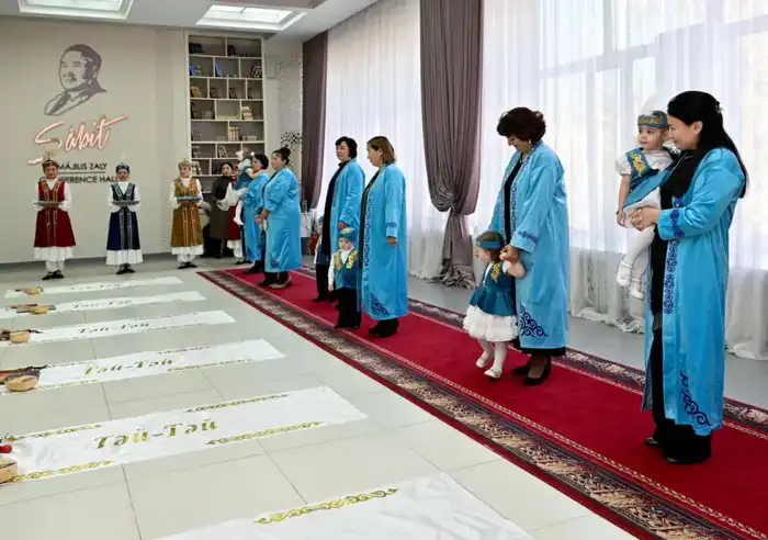 В преддверии Дня Республики прошел обряд тұсау кесу для детей из детского дома (4)