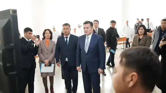 Аким ВКО посетил колледж в Саратовке (3)