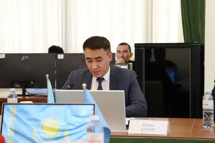 О. Анафин обсудил с представителем ЮНФПА Ч. Огбонна вопросы сотрудничества (3)