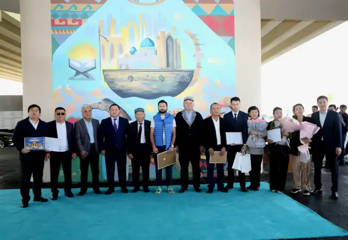 В ТУРКЕСТАНЕ НАГРАДИЛИ ХУДОЖНИКОВ, УКРАСИВШИХ ОБЛИК ГОРОДА (2)