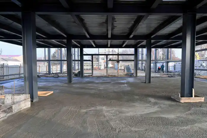 Аким области ознакомился со строительством физкультурно-оздоровительного комплекса в Семее (7)