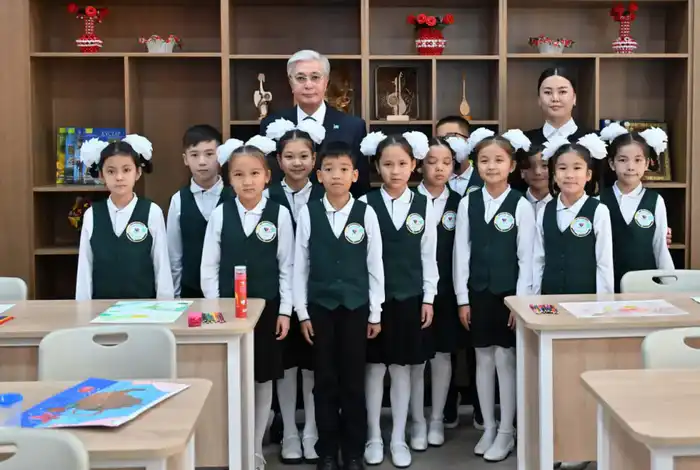 Глава государства ознакомился с деятельностью творческо-инновационной академии «Сыр жұлдыздары» (5)