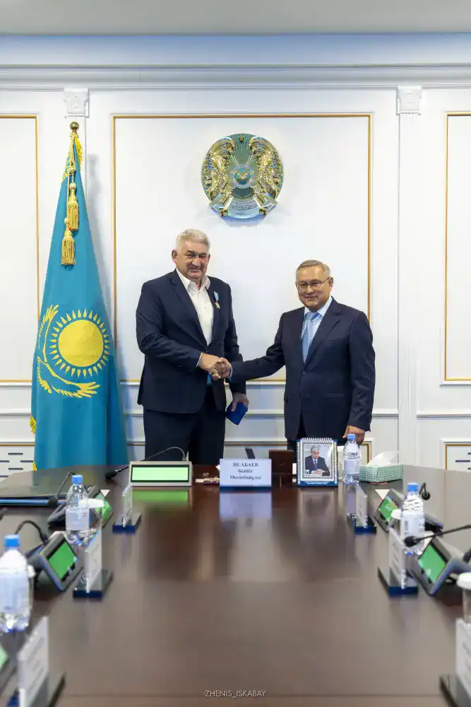 В области Жетісу государственная награда вручена специалисту дорожной отрасли (2)