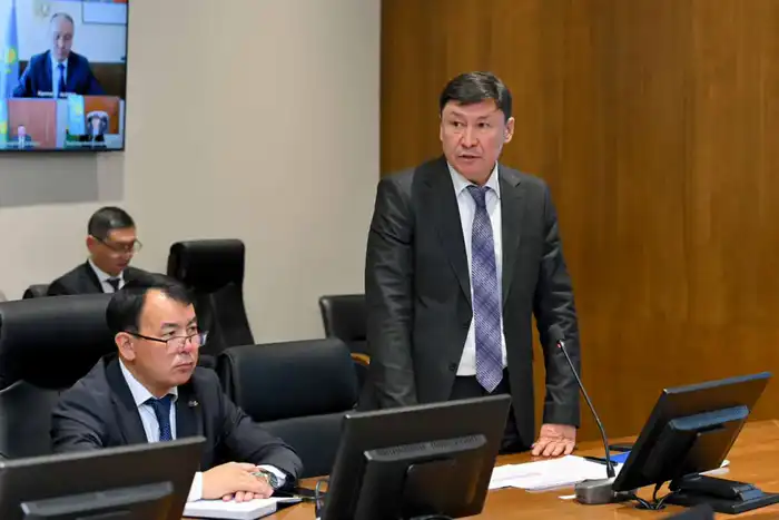 В области Абай обсудили кадровую стабильность и организацию питания в школах (9)