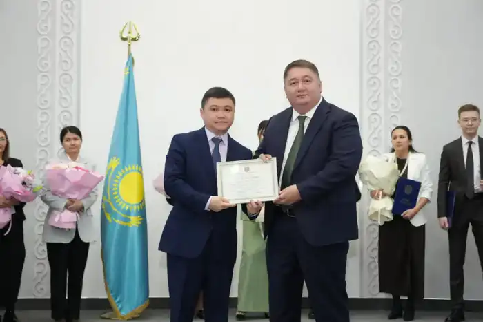 Ко Дню Республики в Министерстве транспорта состоялось торжественное мероприятие (3)