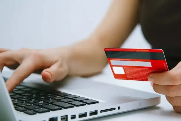 Угрозы и обещания легкого заработка: столичная прокуратура рассказала о схемах работы интернет-мошенников (2)