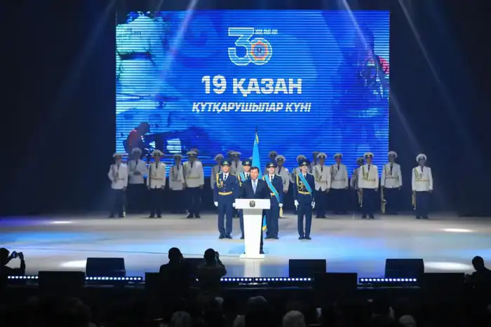 В Актобе прошла торжественная церемония, посвященная 30-летию службы по чрезвычайным ситуациям (3)