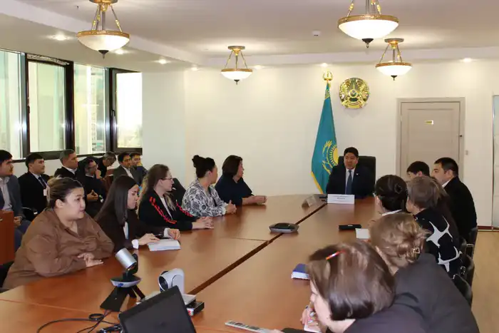 Вопросы уровня жизни и труда изучили слушатели АГУ (3)