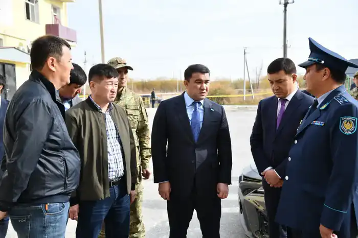 В БЛИЖАЙШИЕ ДНИ НАЧНУТСЯ ВОССТАНОВИТЕЛЬНЫЕ РАБОТЫ ПОВРЕЖДЁННОГО ЖИЛОГО ДОМА В СЕЛЕ ШАУЛЬДЕР ТУРКЕСТАНСКОЙ ОБЛАСТИ (3)