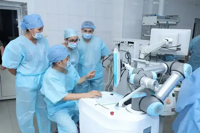 В Караганде робот будет делать операции на мозге (8)