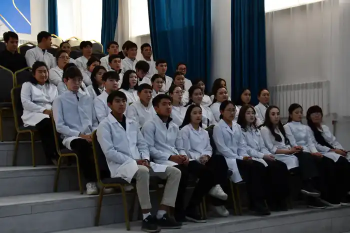 Таза Қазақстан: Студенты области Абай - за чистую природу и здоровую экосистему (5)