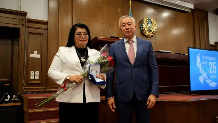 В МНЭ прошла торжественная церемония ко Дню Республики (4)