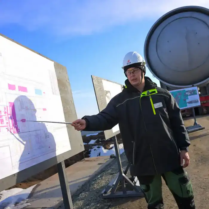 Аким области Асаин Байханов посетил строительную площадку ТОО «Ертис гидрометаллургический комбинат» (ЕГМК) на территории специальной экономической зоны «Павлодар», где ознакомился с ходом реализации одного из крупнейших и уникальных инвестиционных проектов в металлургической отрасли Казахстана (7)