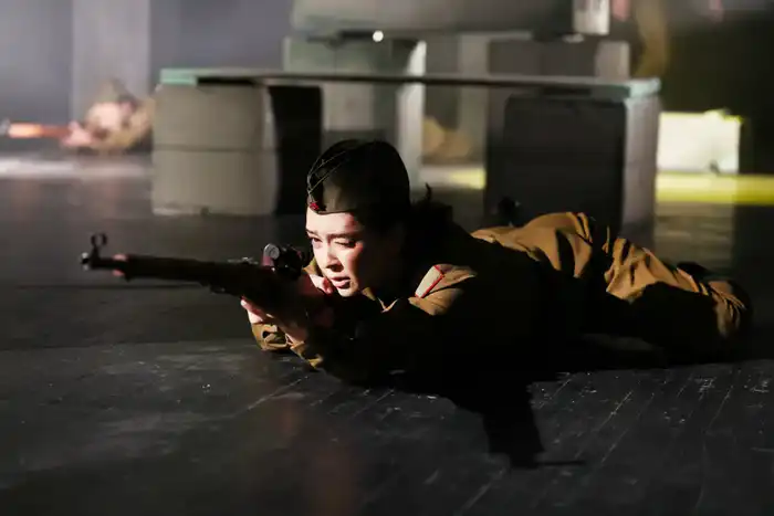 Актёры и гвардейцы вновь вместе на сцене: состоялась премьера драмы «Алия» к 100-летию героини (2)