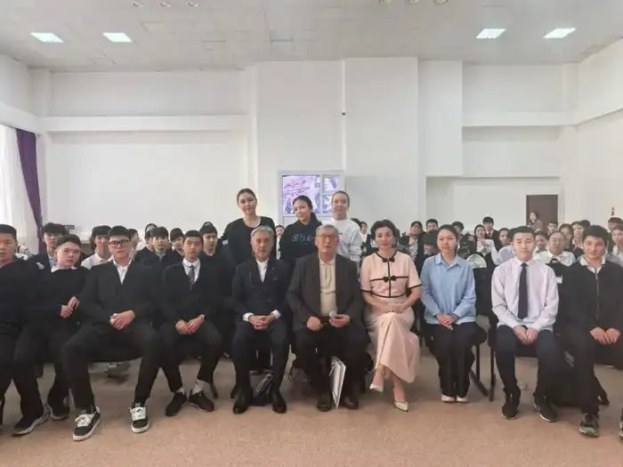 Преемственность поколений: представители старшего поколения встретились со школьниками в столице (2)