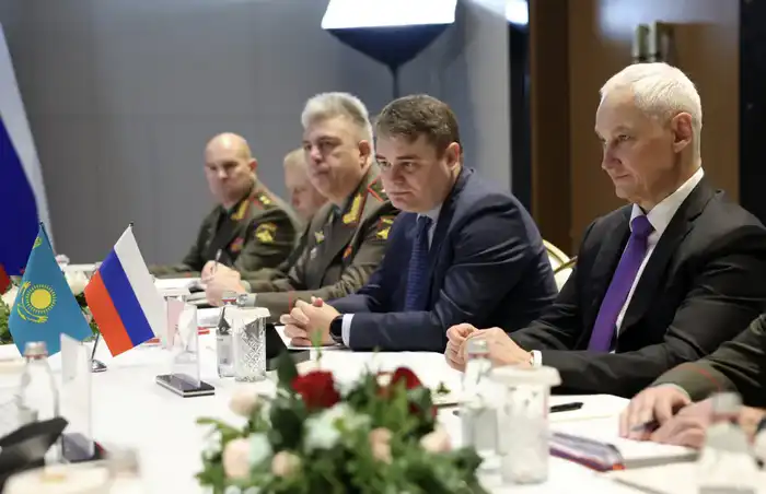 Министр обороны Казахстана провел переговоры с коллегами из России и Беларуси (4)