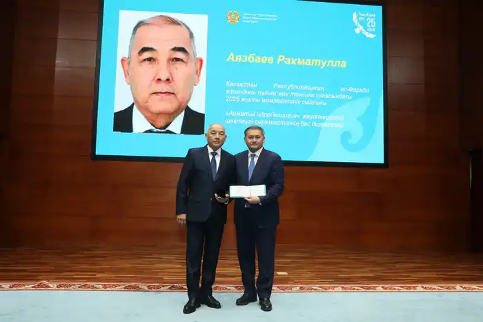 ИСПОЛНЕНИЕ ПОРУЧЕНИЯ ПРЕЗИДЕНТА: МИНИСТР ВРУЧИЛ МОЛОДЫМ УЧЕНЫМ СЕРТИФИКАТЫ НА КВАРТИРЫ (4)