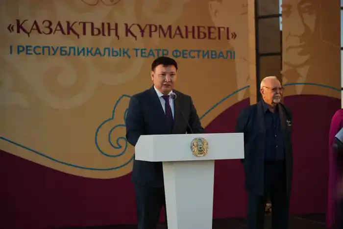 В ТУРКЕСТАНЕ СТАРТОВАЛ РЕСПУБЛИКАНСКИЙ ТЕАТРАЛЬНЫЙ ФЕСТИВАЛЬ «ҚАЗАҚТЫҢ ҚҰРМАНБЕГІ» (3)