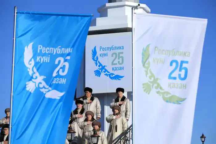 В Актобе в День Республики состоялась церемония поднятия Государственного флага (6)