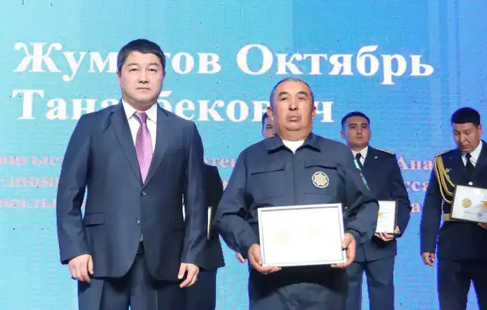 Аким Мангистауской области Нурдәулет Килыбай поздравил спасателей региона с профессиональным праздником (9)