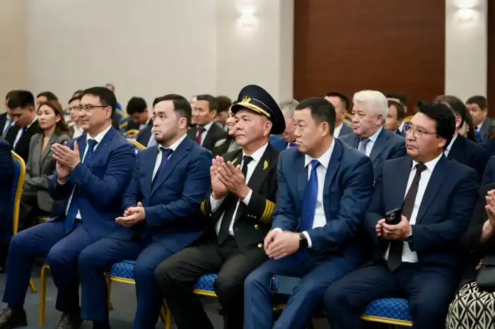 Министр энергетики отметил государственными наградами лучших работников отрасли в честь Дня Республики (7)