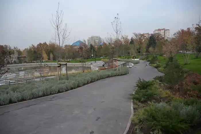 Аким города Алматы ознакомился с ходом строительства социальных и общественных объектов (3)