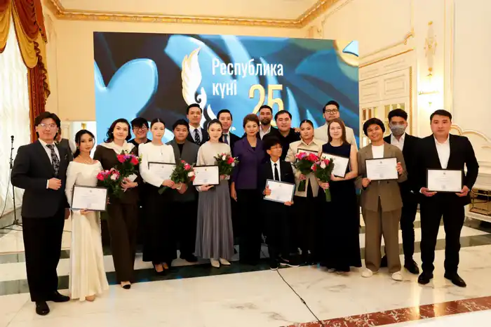 Аида Балаева наградила 18 талантливых победителей и лауреатов (7)