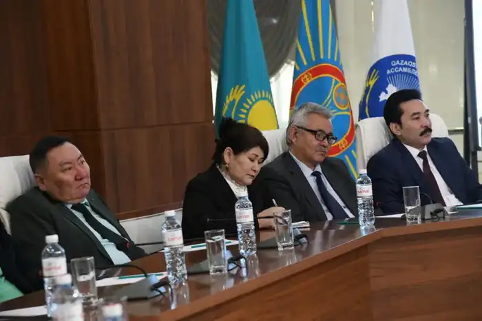 День Республики: в Астане прошла встреча писателей (2)