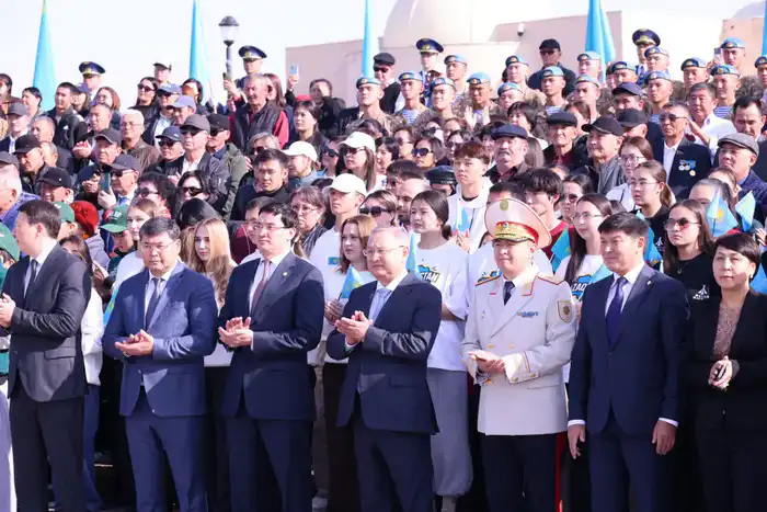 В Жетісу в честь Дня Республики состоялась церемония поднятия Государственного флага (7)