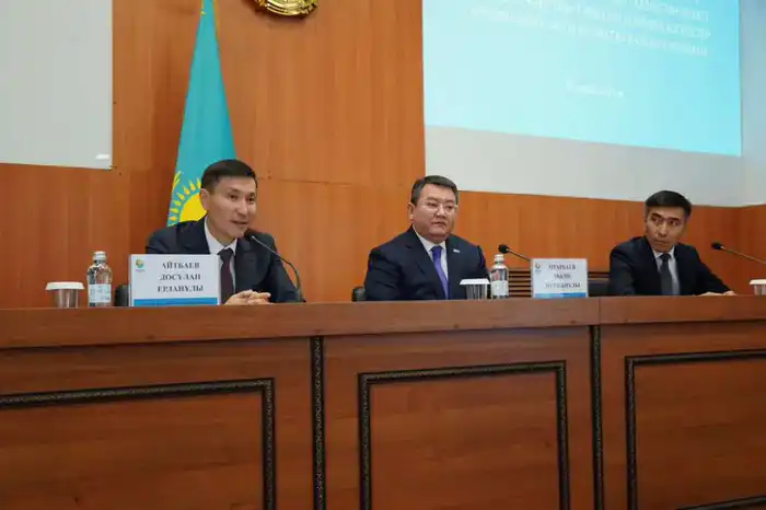 В Аккольском районе состоялась встреча по разъяснению стратегических задач, обозначенных в Послании Президента (6)