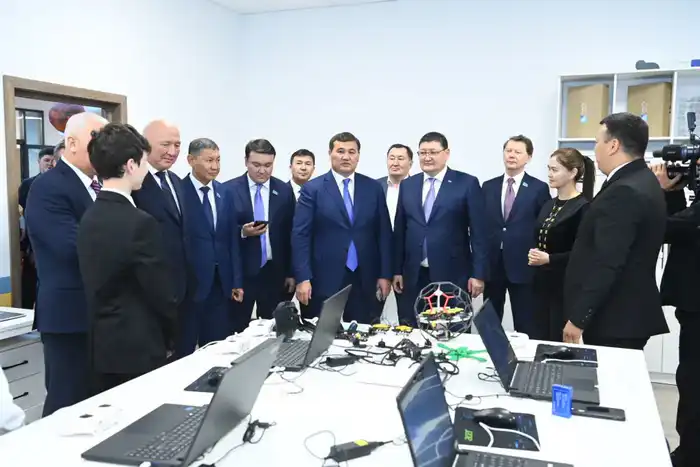 Глава региона представил делегации Абайской области новые объекты (3)