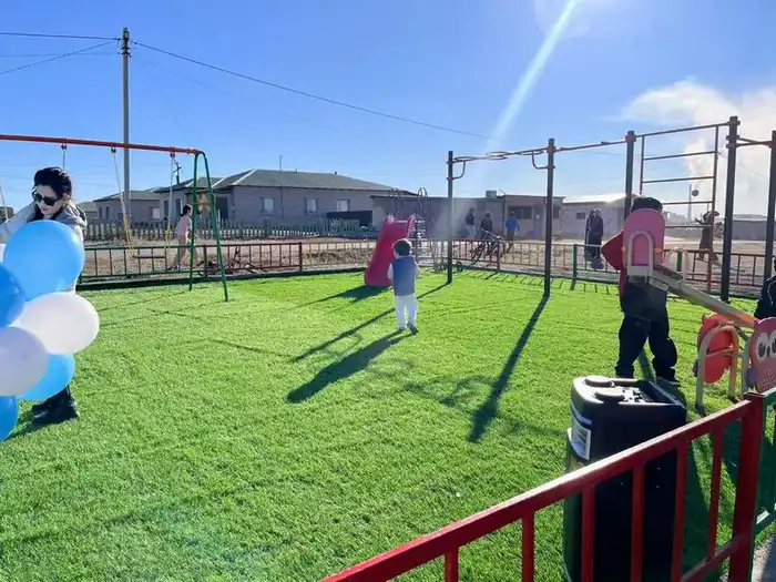 В селе Кокпекты Бухар-Жырауского района установили новую детскую игровую площадку (2)