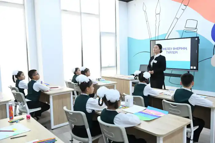 Аким области вместе с государственным и общественным деятелем Икрамом Адырбековым посетил новые объекты (7)