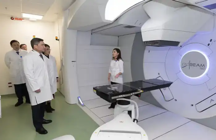 Олжас Бектенов проверил реализацию поручений Президента по развитию передовых технологий в медицине (5)