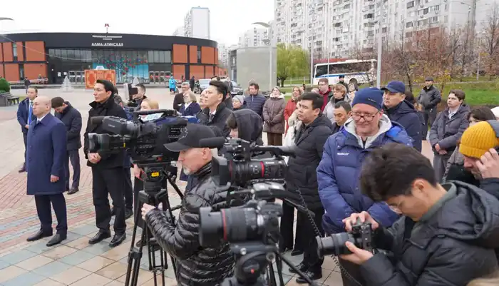 Сквер дружбы Казахстана и России открыли в Москве (3)