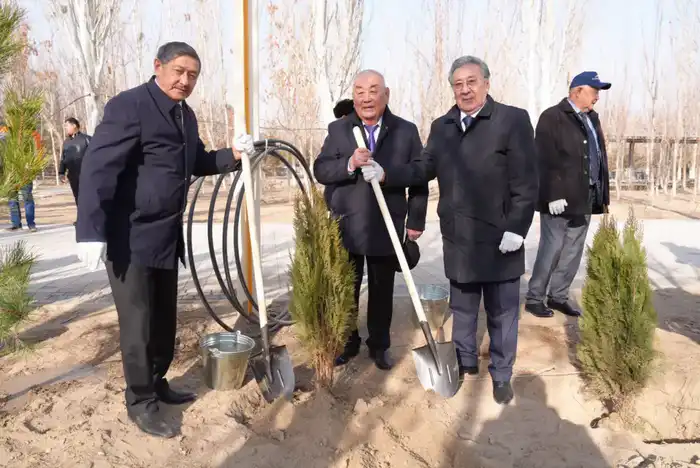 Ветераны приняли участие в церемонии посадки деревьев в рамках программы «Таза Қазақстан» (8)