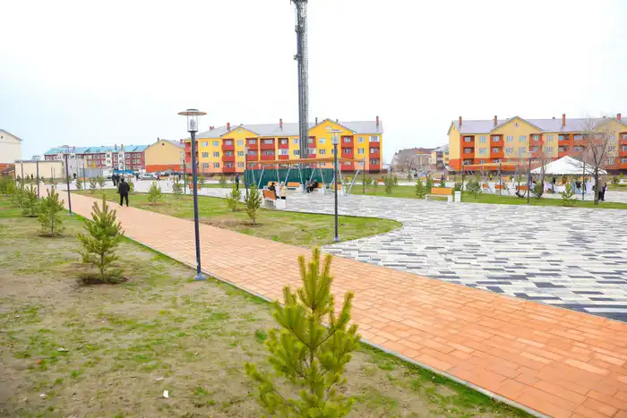 В Актобе сквер, построенный частным предпринимателем, передан в пользование жителям (6)