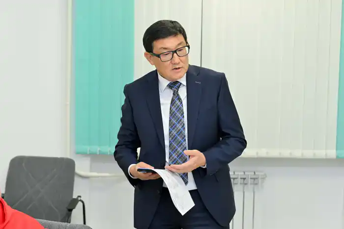 Глава региона принял граждан по личным вопросам (8)