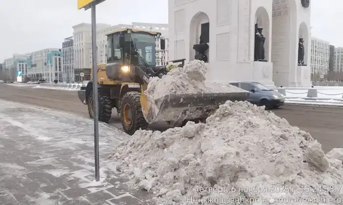 Коммунальные службы столицы продолжают снегоуборочные работы в бесперебойном режиме (5)