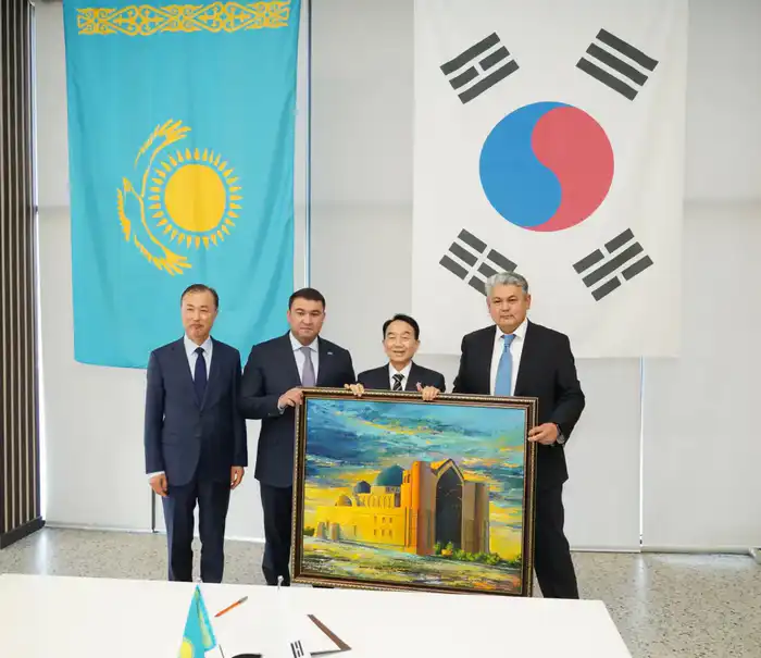 УКАЗОМ ПРЕЗИДЕНТА КИМ СОНГ КЁНГ НАГРАЖДЁН ОРДЕНОМ «ДРУЖБА» II СТЕПЕНИ (2)