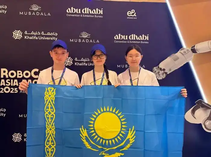 Карагандинские школьники победили на международных соревнованиях по робототехнике в Абу-Даби (4)