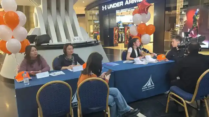 Акцию против гендерного насилия организовали в столичном ТРЦ (2)