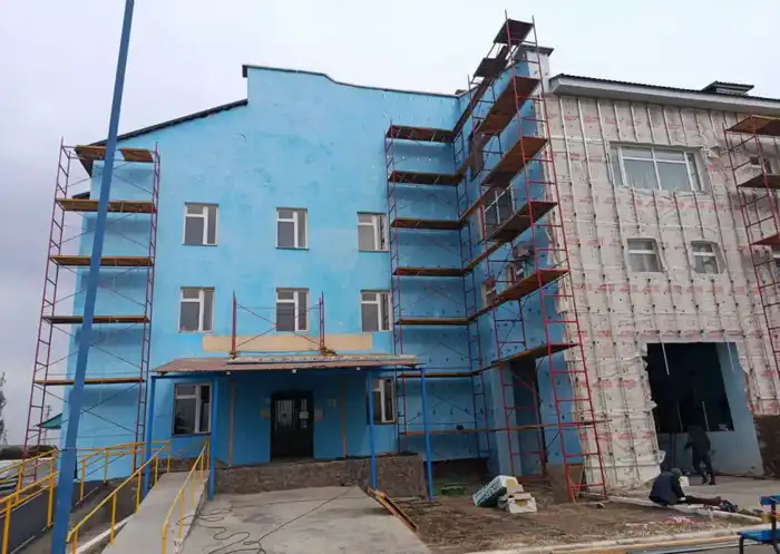В Аксуатской районной больнице проводится капитальный ремонт (5)