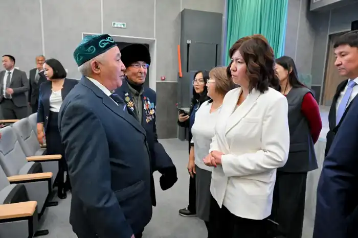 Министр просвещения Жулдыз Сулейменова проинспектировала качество образования сельских школ области Абай (5)