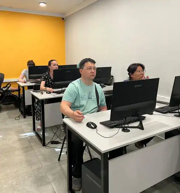 В Карагандинской области обучают цифровым профессиям людей с инвалидностью и их опекунов (9)