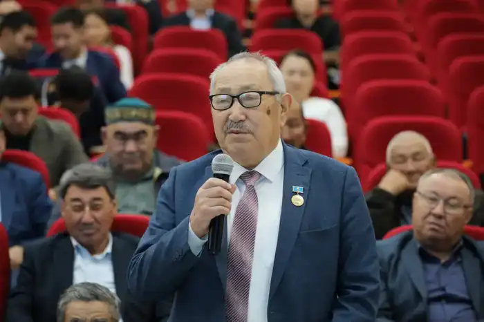 Открытый диалог: глава региона встретился с жителями Тупкараганского района (4)