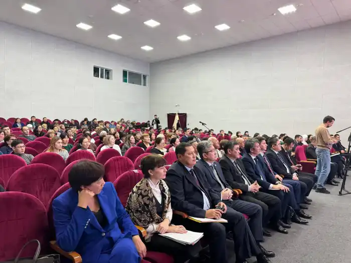 ВИЦЕ-МИНИСТР ЗДРАВООХРАНЕНИЯ ПРОВЕЛ ВСТРЕЧУ С ЖИТЕЛЯМИ ЗАПАДНО-КАЗАХСТАНСКОЙ ОБЛАСТИ (3)