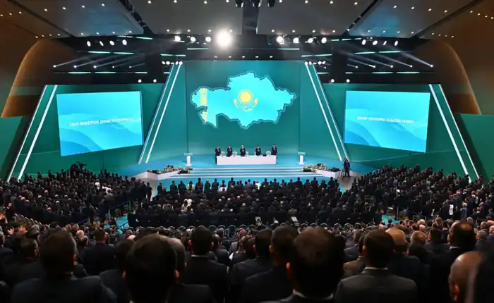 Сегодня в Астане в проходящей диалог-платформе сельских акимов принимают участие 108 акимов из Актюбинской области. (2)