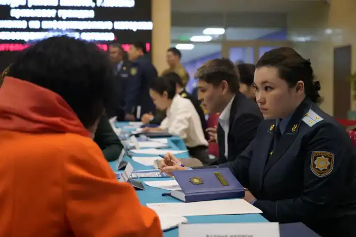 «Народный юрист»: жители столицы получили юридические консультации от специалистов (8)